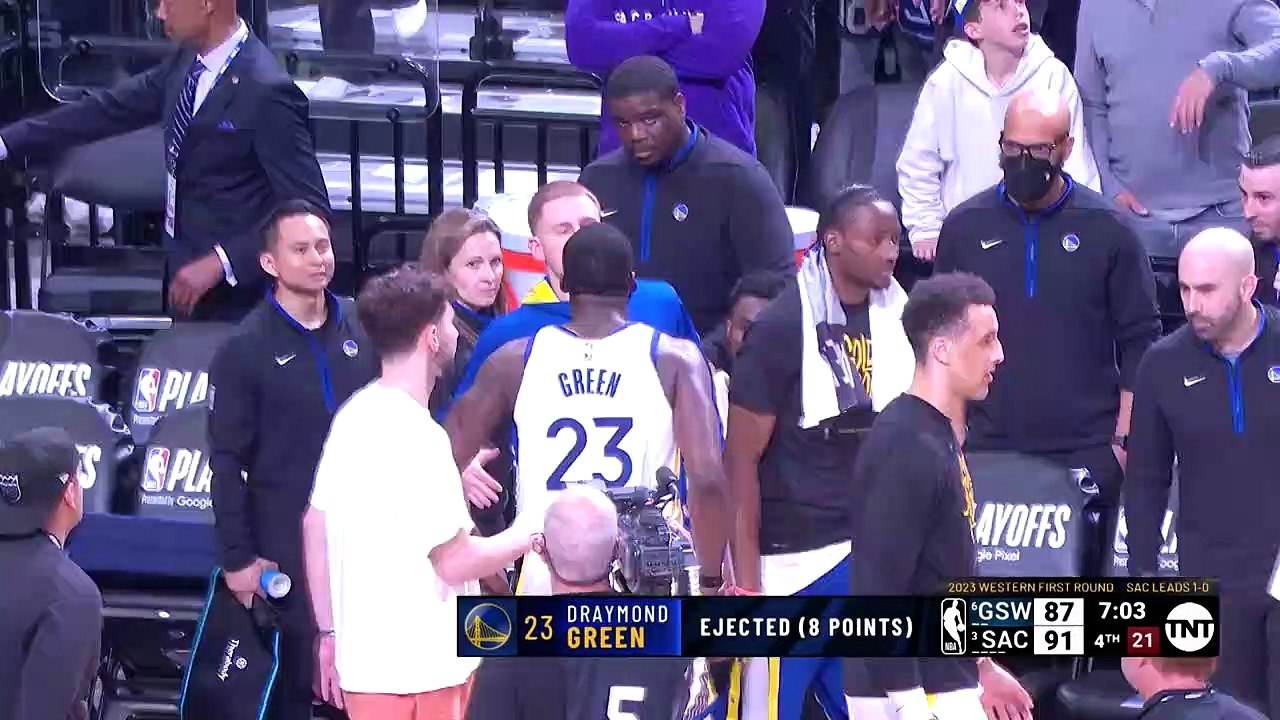 Kings go up 2-0 after Green ejection