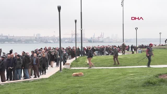 TCG ANADOLU'YA 2. GÜNDE ZİYARETÇİ AKINI: METRELERCE UZUKLUKTA KUYRUK OLUŞTU