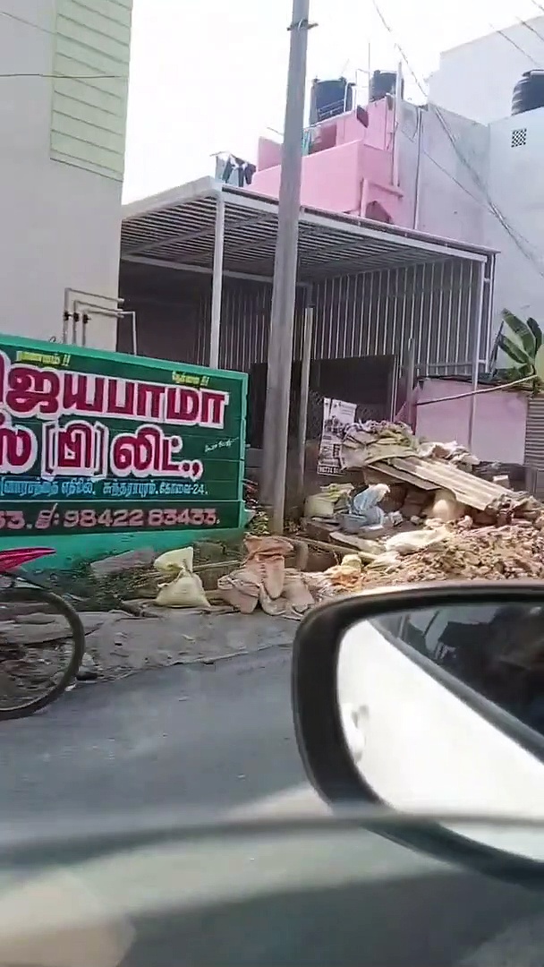 குண்டு கட்டாக தூக்கிட்டு போறத பாத்துருப்போம், இது என்ன கூண்டு கட்டி தூக்கிட்டு போறாங்க; வைரல் வீடியோ