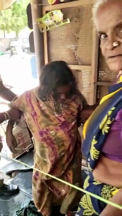Viral Video : வெயிலால் மயங்கி விழுந்த மனநலம் பாதிக்கப்பட்ட பெண்! ஓடிச்சென்று உதவிய பெண் காவலர்!