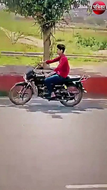 Video: नोएडा में पुलिस चौकी के सामने युवक ने किया बाइक स्टंट, 18 हजार का कटा चालान