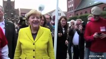 A Merkel la pi? alta onorificenza tedesca, ma Germania si divide