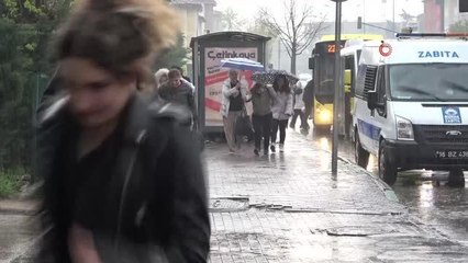 Sağanak yağış hayatı olumsuz yönde etkiledi