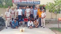 जुआ खेलते दस जने पकड़े