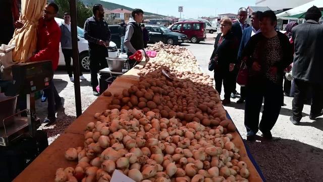 Yozgatlı Pazarcılar: Burada Patates 10 Lira. Eğer Soğan ve Patatesi Depolamasaydık Vatandaş Bugün Patatesi 20 Liraya Yiyecekti