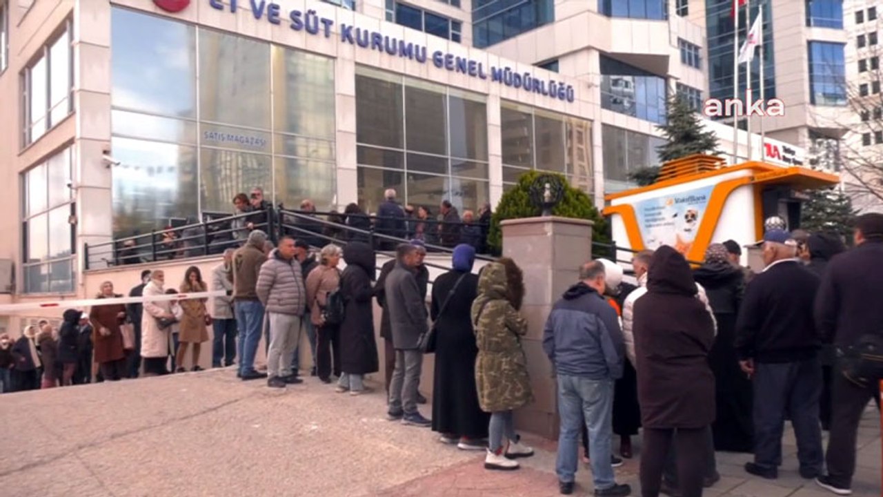 Et ve Süt Kurumu önünde ucuz et için sahurda sıraya giriyorlar: Açlığın ne olduğunu biliyor musunuz?