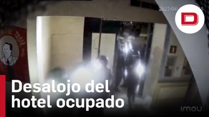 Estas son la imágenes del desalojo del hotel ocupado en Valladolid por la Policía Nacional