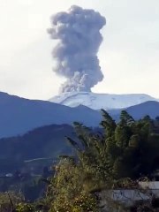 Erupción Volcán Nevado del Ruiz. Manizales, Abril 18