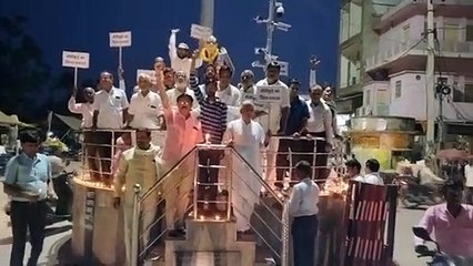 बांदीकुई को जिला बनाओ मांग को लेकर किया दीपदान