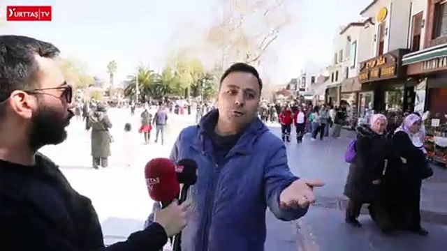 'Ekonomi nasıl?' diye soran Yurttaş TV muhabirine 'Telefonun ne marka?' cevabı!