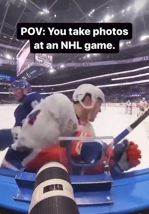 Pas facile d'être photographe pendant un match de hockey sur glace