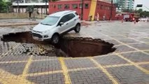 Impressionante: Cratera se abre em rua e quase ‘engole’ carro em Maringá