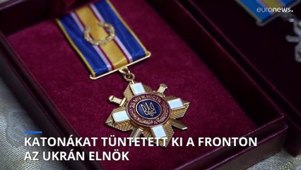 Katonákat tüntetett ki a fronton az ukrán elnök