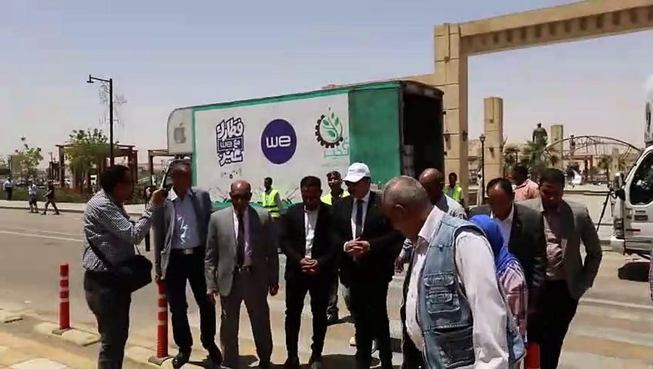 توزيع 25 طنا من المواد الغذائية على الأسر الأولى بالرعاية بأسوان