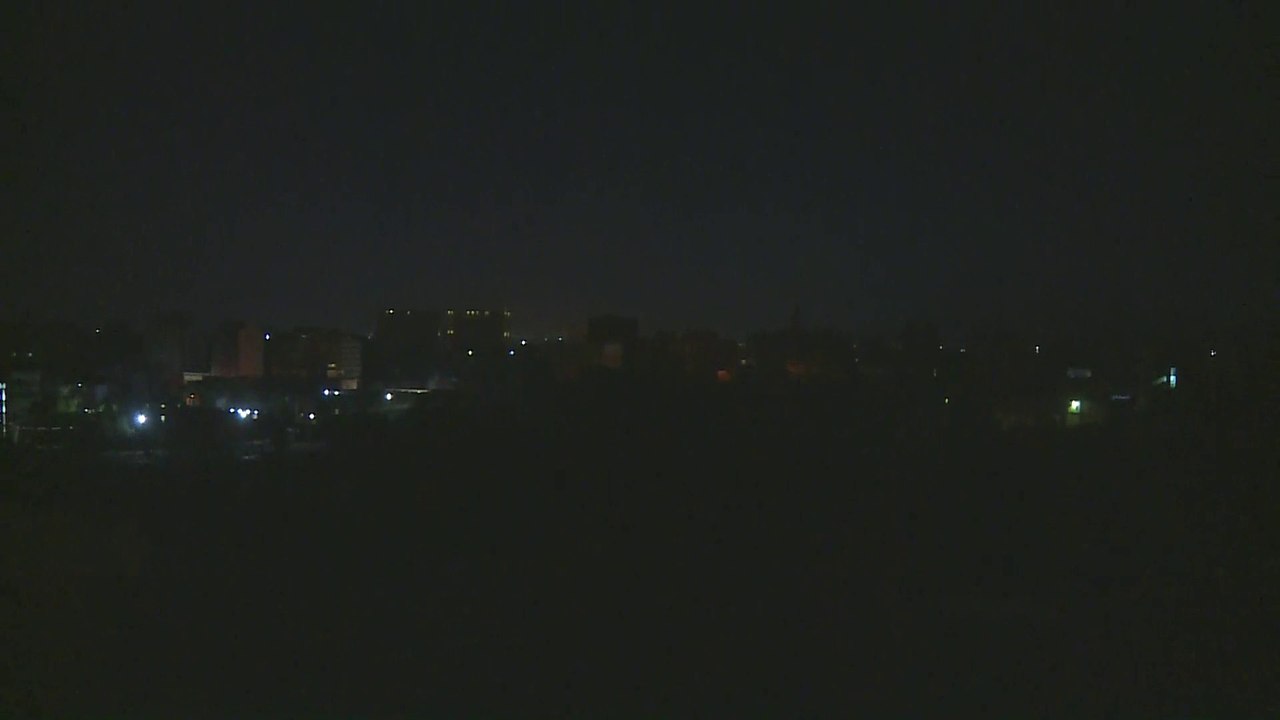 #العربية ترصد انفجارات عنيفة تهز محيط القيادة العسكرية بـ #الخرطوم  #السودان