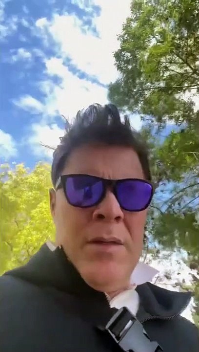 Ο Χολίδης βρήκε την κλεμμένη μηχανή του - Ολόκλ...