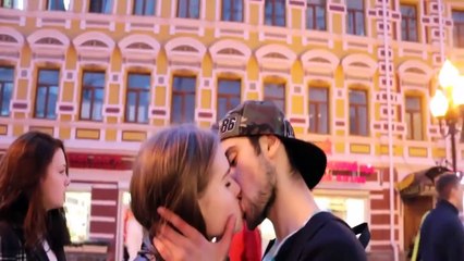 ПРИКОЛЫ 2015  Поцелуй с незнакомками в засос 21 ♥ Страстный поцелуй   ♥ KISSING PRANK 2015 # 372 (2)