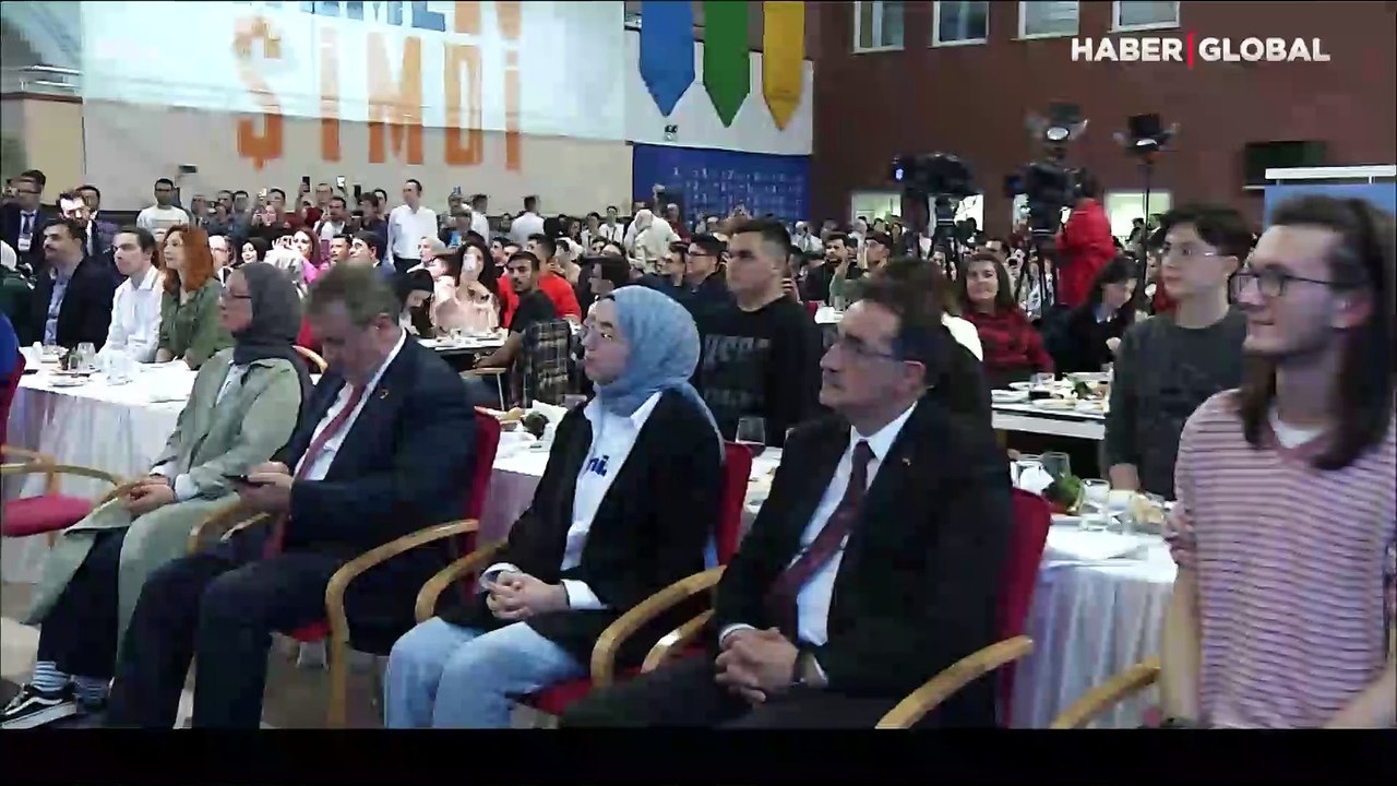 Cumhurbaşkanı Erdoğan: Genç girişimcilerimize faizsiz kredi desteği sunacağız