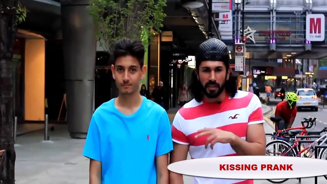 ПРИКОЛЫ 2015  Поцелуй с незнакомками в засос 27 ♥ Страстный поцелуй ♥ KISSING PRANK 2015 # 382