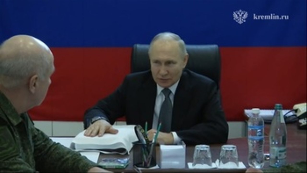 Putin visita cuarteles de las tropas rusas en los frentes de Jersón y Lugansk