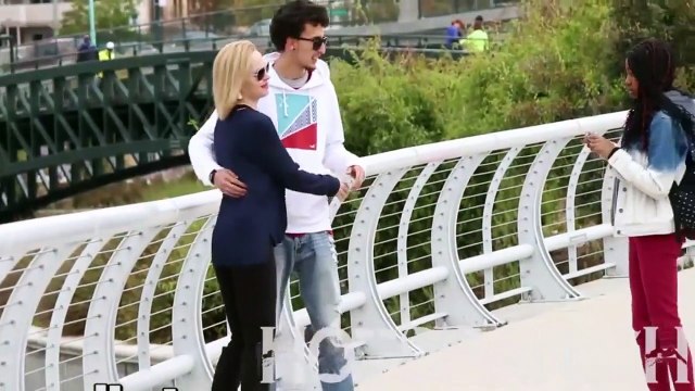 ПРИКОЛЫ 2015 Поцелуй с МАМОЙ в засос 32 ♥ Страстный поцелуй ♥ KISSING PRANK 2015 # 387