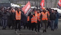 Hundreds of Amazon workers stage three-day strike over pay dispute