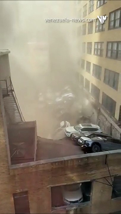 Un muerto y cuatro heridos por derrumbe de parqueo de 4 pisos en Nueva York