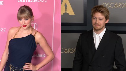 Taylor Swift Gives A Thumbs Up After Fan Asks If She’s ‘Ok’ During Concert After Joe Alwyn Split