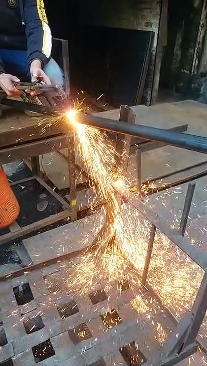 3 inch Thick 20 feet long Solid Rod / Mechanical tech works Gas Cutting torch in Pak