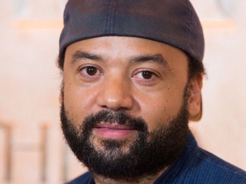 Face à Guillaume Pley, Fabrice Eboué, avoue avoir dérapé avec un fan atteint de la maladie