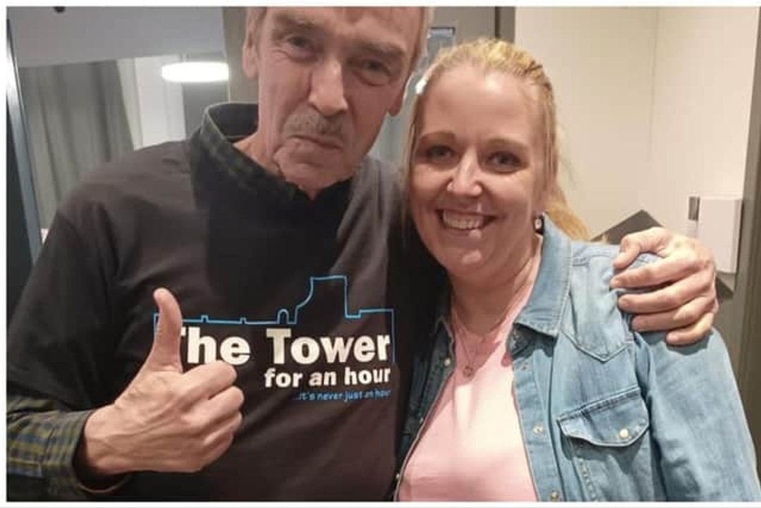 Edinburgh Headlines 19 April: John Hannah pops into West Lothian pub and poses for pictures while shooting new movie with Samuel L Jackson