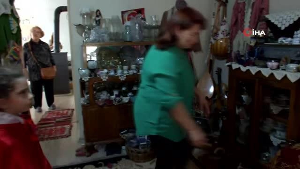 Antika merakı yüzünden evini müzeye çevirdi