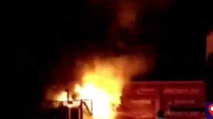 मथुरा: शॉर्ट सर्किट के चलते ट्रांसफार्म में लगी भीषण आग, देखें वीडियो