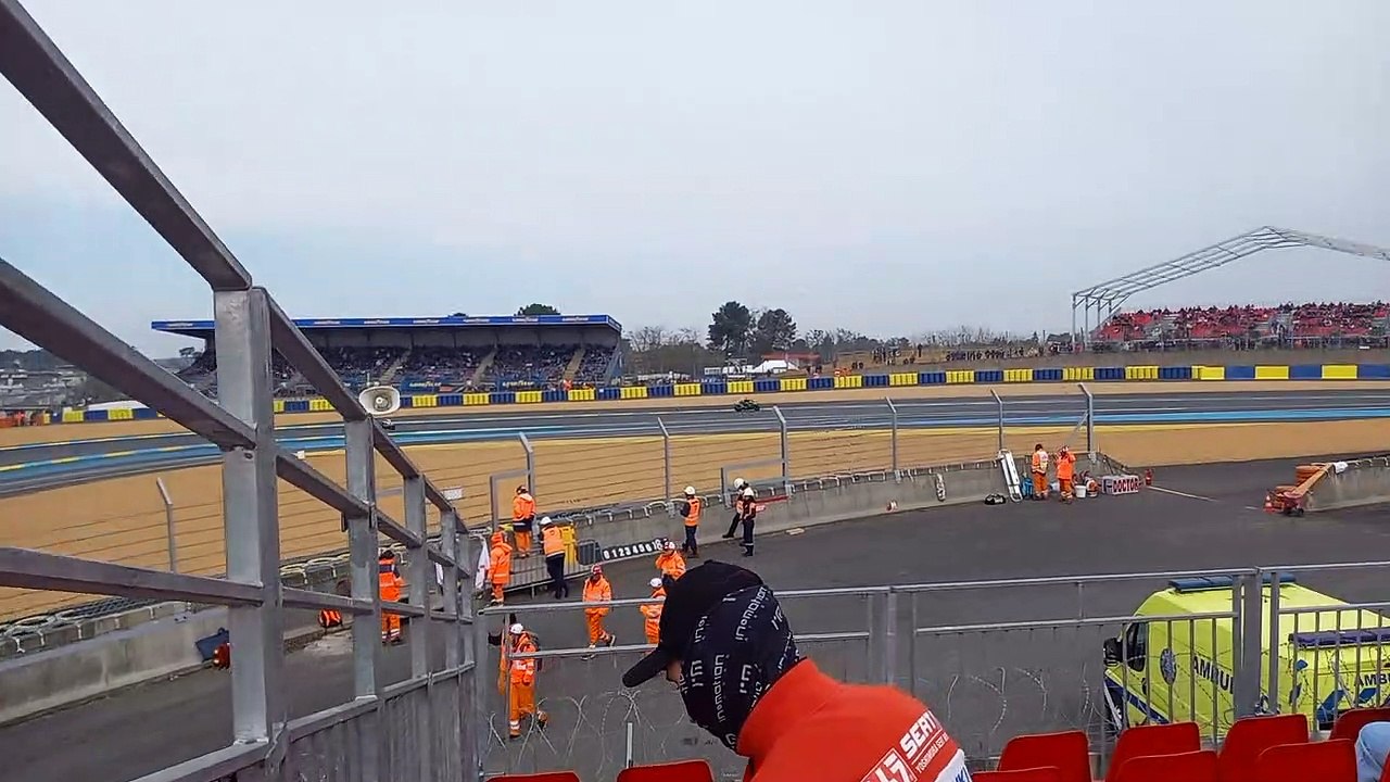 24 heures moto, à l'intérieur de la Dunlop, Dimanche 16/04/2023 11:04