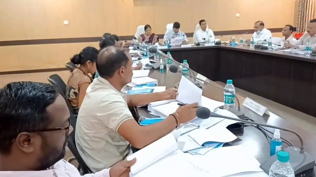 जिला पंचायत की सामान्य सभा: सदस्य अधिकारियों से कर रहे सीधे सवाल-जवाब, देखें Video