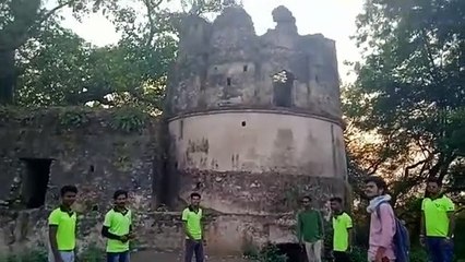 शहर के युवाओं ने गोंडकालीन विरासतों का किया अवलोकन, जाना इतिहास