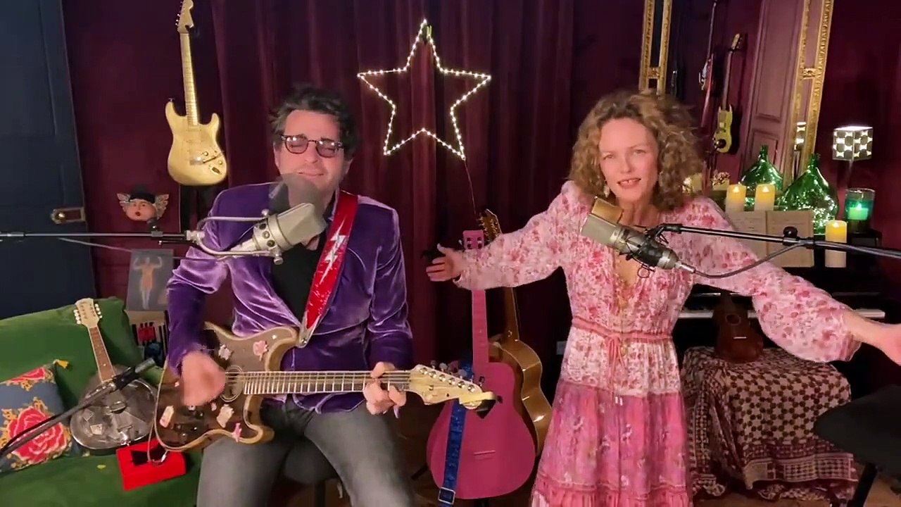 Vanessa Paradis et -M interprètent "La Seine" en livestream
