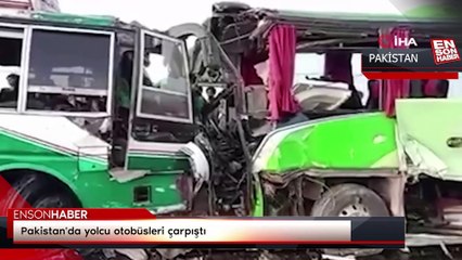 Pakistan'da yolcu otobüsleri çarpıştı