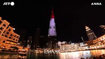 A Dubai il Burj Khalifa si illumina con i colori della bandiera siriana