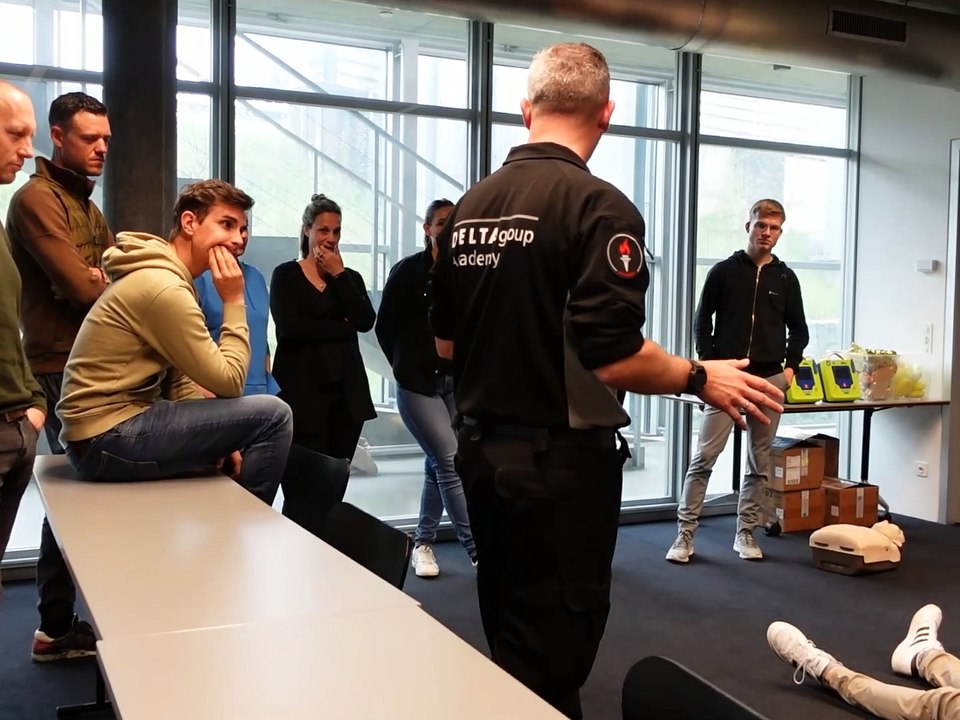 1. Hilfekurs bei der DELTAgroup Academy