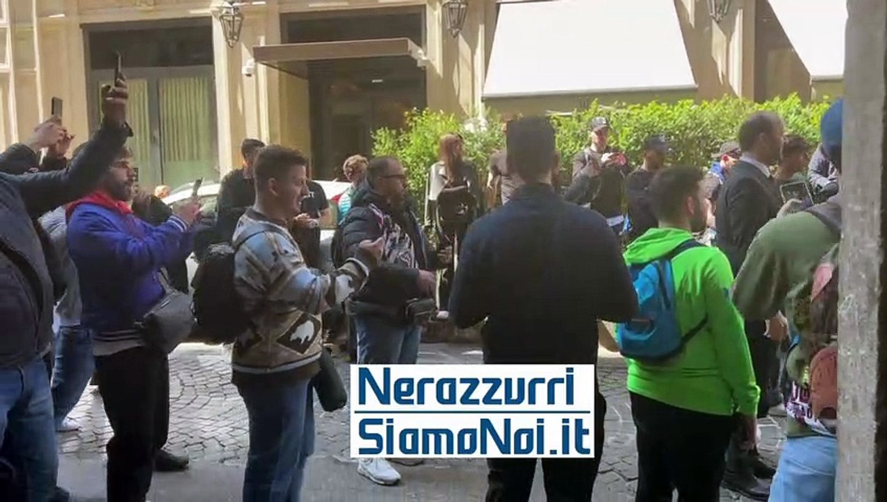 Rui Costa, presidente del Benfica, arriva al summit in zona Duomo (19 aprile 2023)