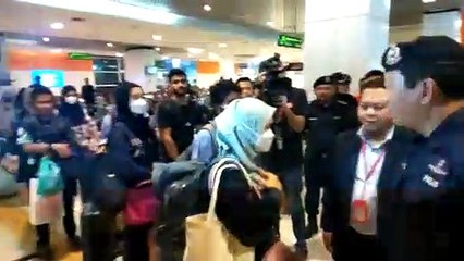 隆警提醒公众节日期间安全驾驶，巴士司机确保车辆良好运作🛣️