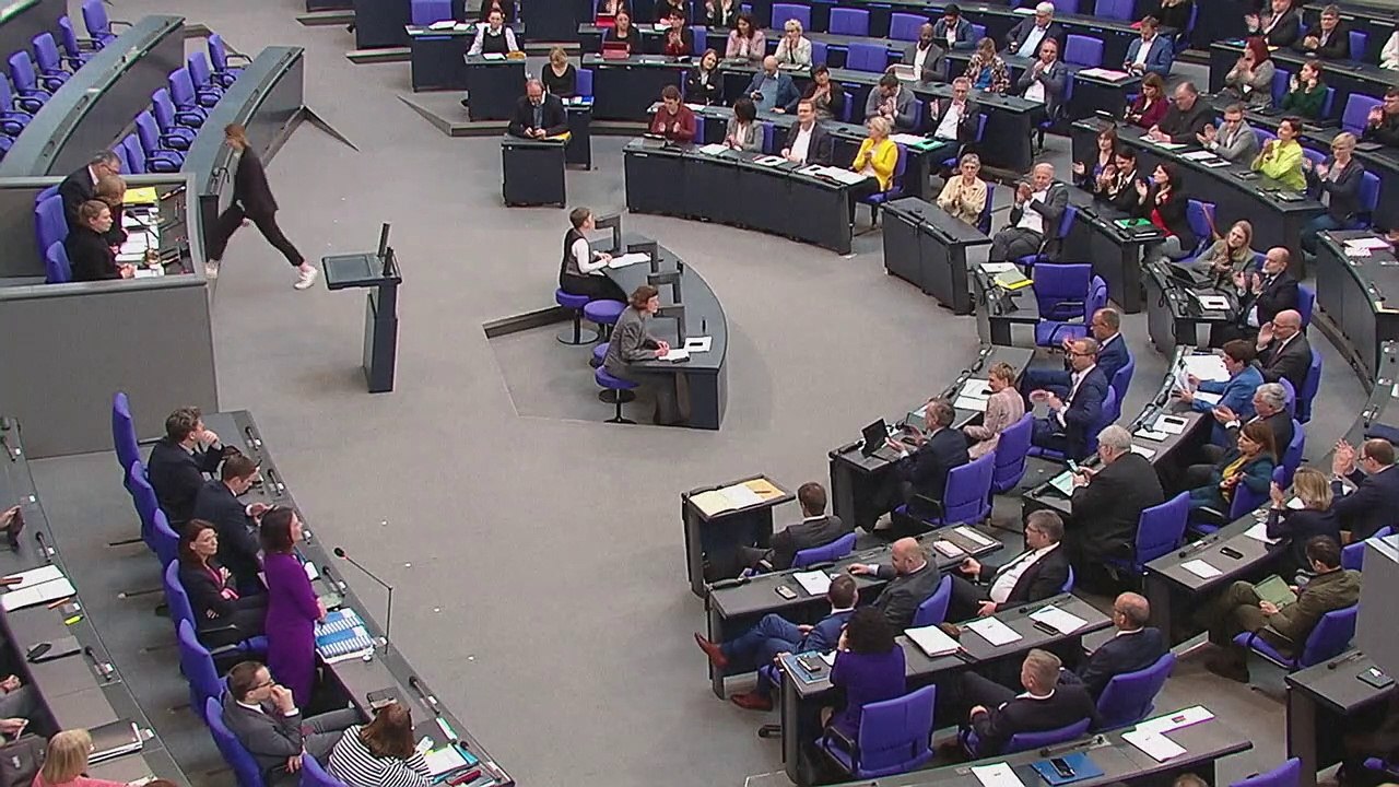 Baerbock: Russland-Sanktionen bleiben