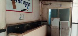 भीषण गर्मी के दौरान मरीजों को नहीं मिल रहा अस्पताल के अंदर पेयजल, बाहर से खरीद कर पी रहे पानी