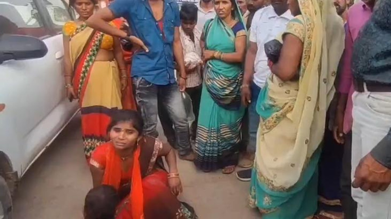 सतना: कार ने बाइक सवार दंपत्ति को मारी जोरदार टक्कर,महिला और बच्चे को आई गंभीर चोट