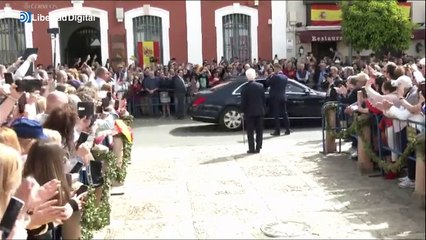 Una multitud aclama a Felipe VI en Ronda que se da un baño de masas