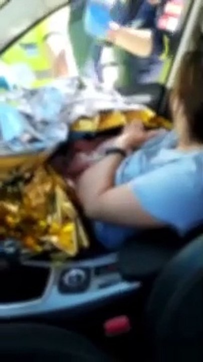 Nacimiento de Erik en una vía de servicio