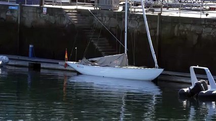 El Birbón del rey Juan Carlos descansa la mañana del miércoles en el puerto del Real Club Náutico de Sanxenxno