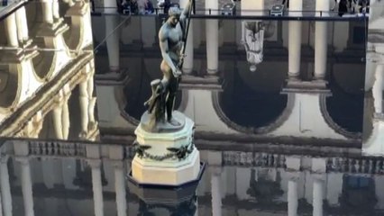 Download Video: Il Palazzo di Brera finisce nell'acqua: l'installazione di Grohe