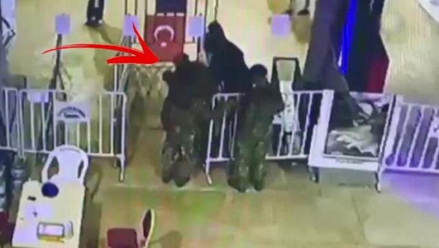 Nefes borusuna şeker kaçan çocuk, askerin Heimlich manevrası ile kurtuldu